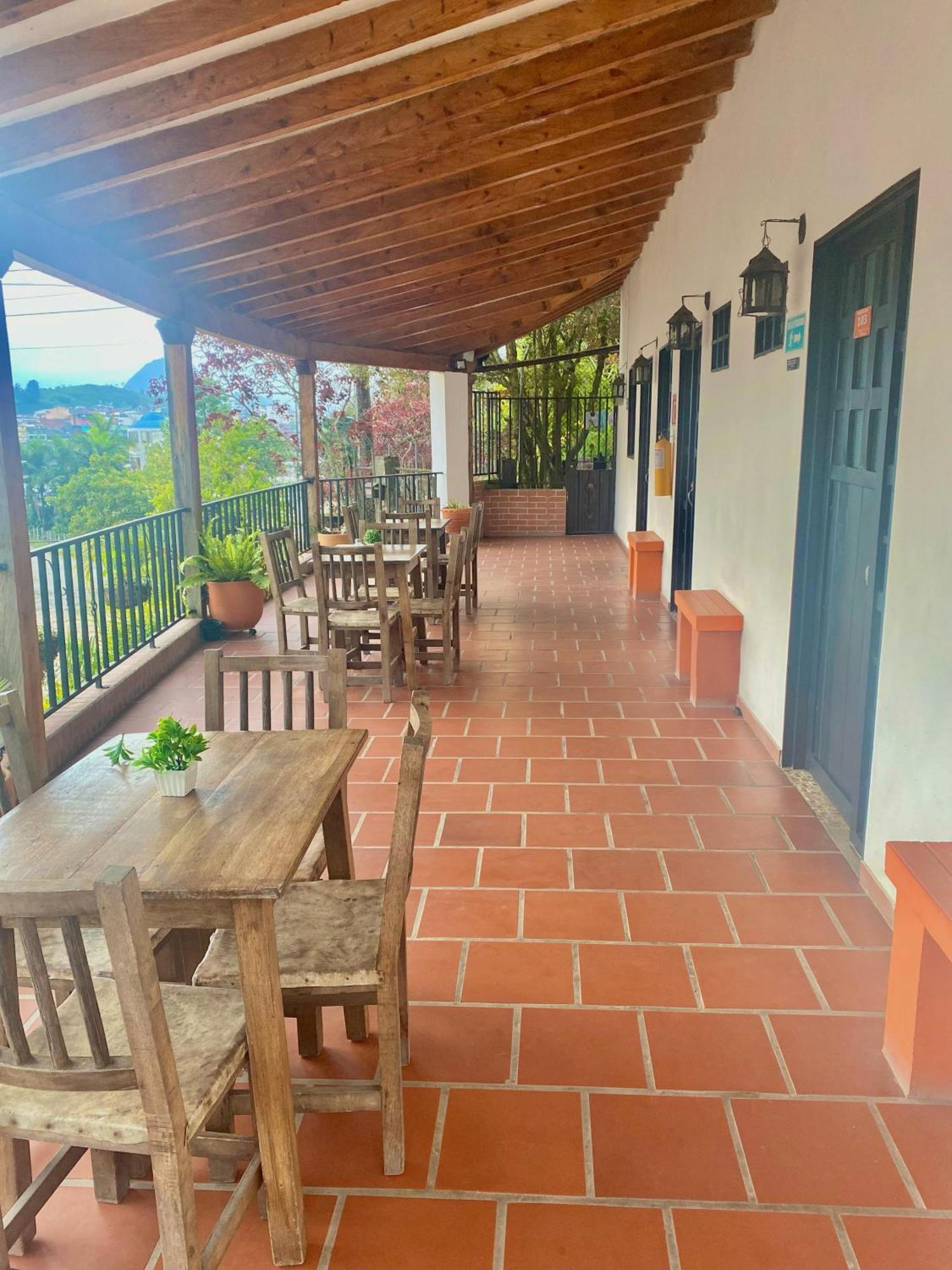 Отель Balcones De La Casona Гуатапе Экстерьер фото