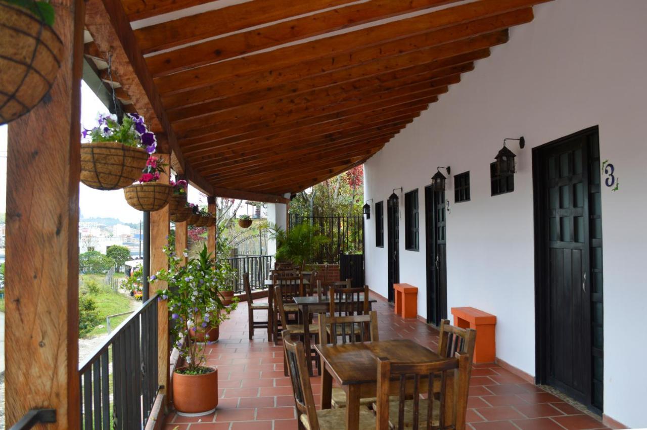 Отель Balcones De La Casona Гуатапе Экстерьер фото